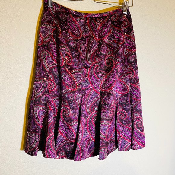 ANN TAYLOR LOFT WOMENS POLY FLARED SKIRT SZ 0 WINE/PINK//BLK PAISLEY W/SEQUINS. - Picture 1 of 3